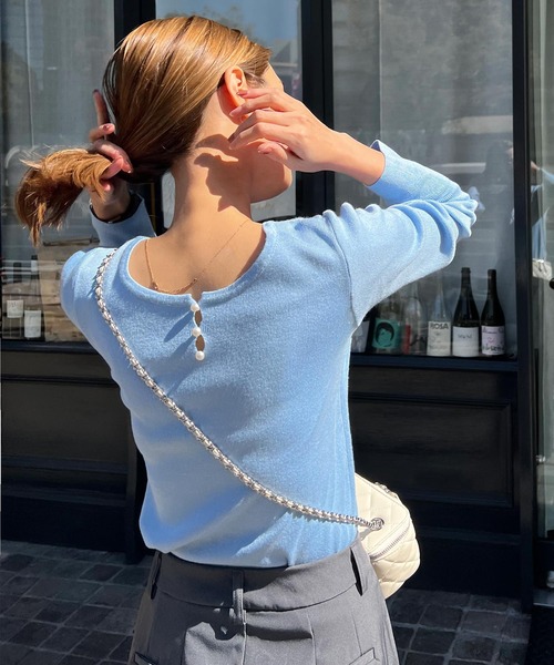 KOBE LETTUCE（コウベレタス）の「選べる2タイプ　パール付きリブニット（ニット/セーター・レディース・ネイビー/ラベンダー/ブラック系/ブルー系/ベージュ系/ネイビー系/パープル系/ブルー/グレイッシュベージュ/ブラック/アイボリー/ホワイト系/ブラウン系/ブラウン・1/2）」の12枚目の写真