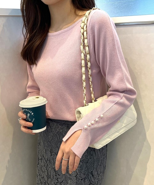 KOBE LETTUCE（コウベレタス）の「選べる2タイプ　パール付きリブニット（ニット/セーター・レディース・ネイビー/ラベンダー/ブラック系/ブルー系/ベージュ系/ネイビー系/パープル系/ブルー/グレイッシュベージュ/ブラック/アイボリー/ホワイト系/ブラウン系/ブラウン・1/2）」の16枚目の写真