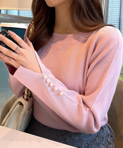 KOBE LETTUCE（コウベレタス）の「選べる2タイプ　パール付きリブニット（ニット/セーター・レディース・ネイビー/ラベンダー/ブラック系/ブルー系/ベージュ系/ネイビー系/パープル系/ブルー/グレイッシュベージュ/ブラック/アイボリー/ホワイト系/ブラウン系/ブラウン・1/2）」の18枚目の写真