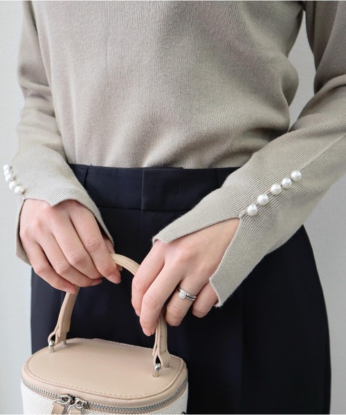 KOBE LETTUCE（コウベレタス）の「選べる2タイプ　パール付きリブニット（ニット/セーター・レディース・ネイビー/ラベンダー/ブラック系/ブルー系/ベージュ系/ネイビー系/パープル系/ブルー/グレイッシュベージュ/ブラック/アイボリー/ホワイト系/ブラウン系/ブラウン・1/2）」の22枚目の写真