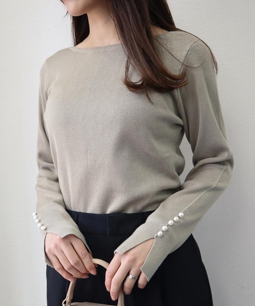 KOBE LETTUCE（コウベレタス）の「選べる2タイプ　パール付きリブニット（ニット/セーター・レディース・ネイビー/ラベンダー/ブラック系/ブルー系/ベージュ系/ネイビー系/パープル系/ブルー/グレイッシュベージュ/ブラック/アイボリー/ホワイト系/ブラウン系/ブラウン・1/2）」の21枚目の写真
