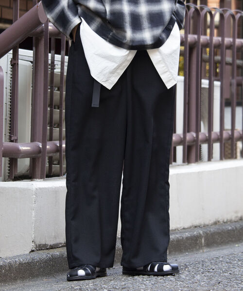 GLOSTER(グロスター)の「【GLOSTER/グロスター】ベルト付き ラップパンツ ワイドパンツ(その他パンツ・メンズ・ブラック・M/L)」の1枚目の写真