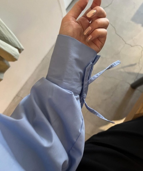 Amiur（エミレ）の「back drawstring smooth shirt（シャツ/ブラウス・レディース・ホワイト/ブルー・FREE）」の16枚目の写真