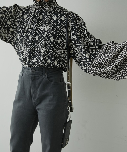 ear PAPILLONNER(イアパピヨネ)の「クリアショルダーストラップ【SUM1 STYLE(スミスタイル)】(スマホグッズ・レディース・クリアブラック/クリアグリーン/クリア・FREE)」の15枚目の写真