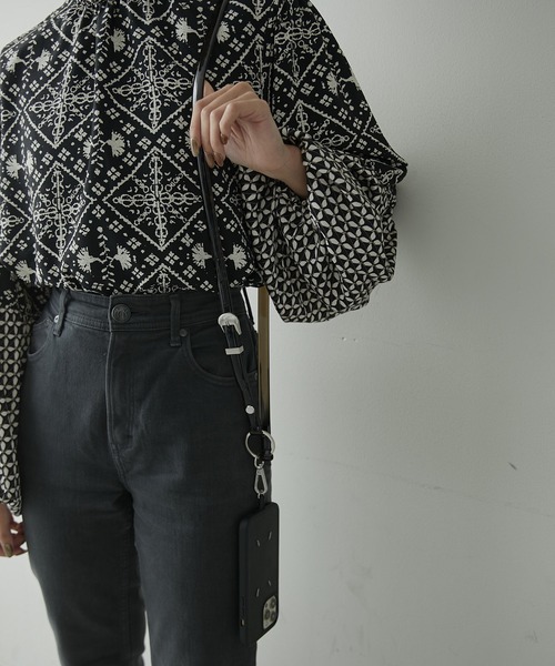 ear PAPILLONNER(イアパピヨネ)の「クリアショルダーストラップ【SUM1 STYLE(スミスタイル)】(スマホグッズ・レディース・クリアブラック/クリアグリーン/クリア・FREE)」の11枚目の写真