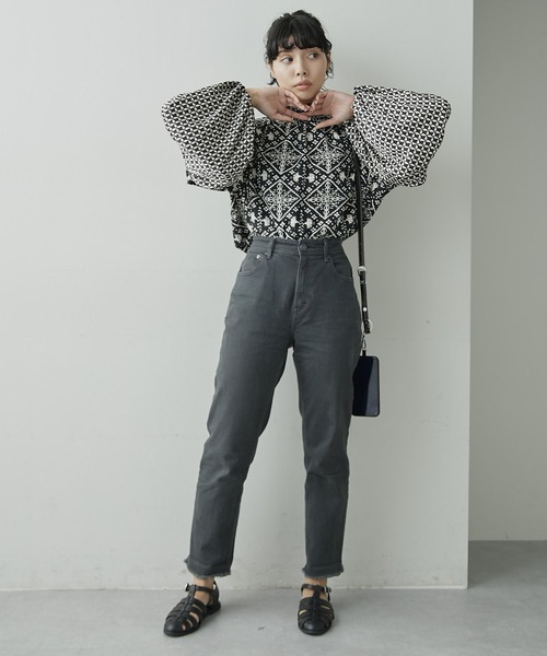 ear PAPILLONNER(イアパピヨネ)の「クリアショルダーストラップ【SUM1 STYLE(スミスタイル)】(スマホグッズ・レディース・クリアブラック/クリアグリーン/クリア・FREE)」の4枚目の写真