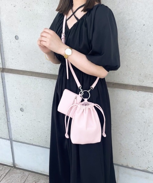 JUNOAH（ジュノア）の「クロスリボン2wayウエストギャザーフレアワンピース（ワンピース・レディース・ライトベージュ/ブラック/モカ・MEDIUM/LARGE/X-LARGE）」の16枚目の写真