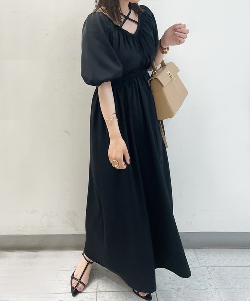 JUNOAH（ジュノア）の「クロスリボン2wayウエストギャザーフレアワンピース（ワンピース・レディース・ライトベージュ/ブラック/モカ・MEDIUM/LARGE/X-LARGE）」の6枚目の写真