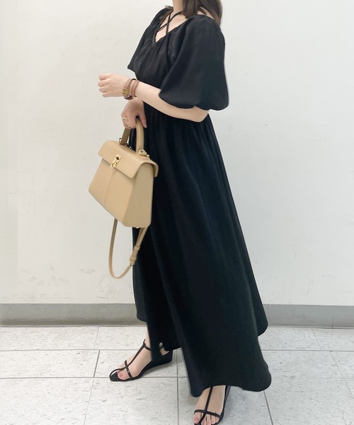 JUNOAH（ジュノア）の「クロスリボン2wayウエストギャザーフレアワンピース（ワンピース・レディース・ライトベージュ/ブラック/モカ・MEDIUM/LARGE/X-LARGE）」の8枚目の写真