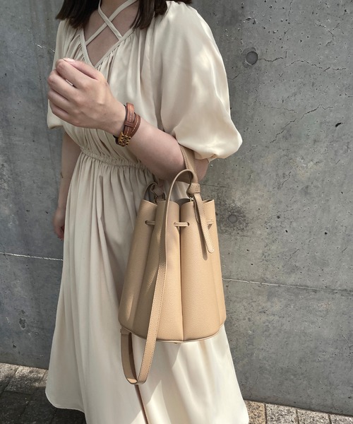 JUNOAH（ジュノア）の「クロスリボン2wayウエストギャザーフレアワンピース（ワンピース・レディース・ライトベージュ/ブラック/モカ・MEDIUM/LARGE/X-LARGE）」の14枚目の写真