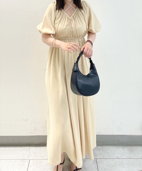 JUNOAH（ジュノア）の「クロスリボン2wayウエストギャザーフレアワンピース（ワンピース・レディース・ライトベージュ/ブラック/モカ・MEDIUM/LARGE/X-LARGE）」の18枚目の写真