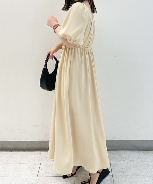 JUNOAH（ジュノア）の「クロスリボン2wayウエストギャザーフレアワンピース（ワンピース・レディース・ライトベージュ/ブラック/モカ・MEDIUM/LARGE/X-LARGE）」の11枚目の写真