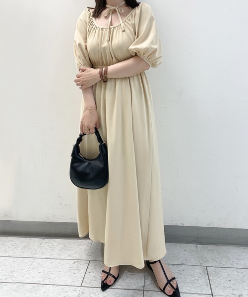 JUNOAH（ジュノア）の「クロスリボン2wayウエストギャザーフレアワンピース（ワンピース・レディース・ライトベージュ/ブラック/モカ・MEDIUM/LARGE/X-LARGE）」の17枚目の写真