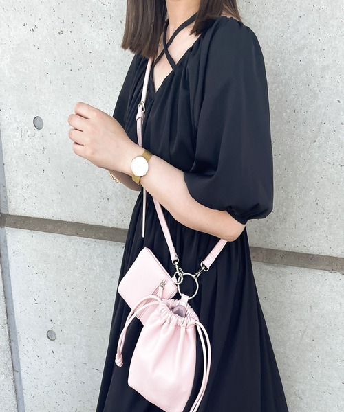 JUNOAH（ジュノア）の「クロスリボン2wayウエストギャザーフレアワンピース（ワンピース・レディース・ライトベージュ/ブラック/モカ・MEDIUM/LARGE/X-LARGE）」の20枚目の写真