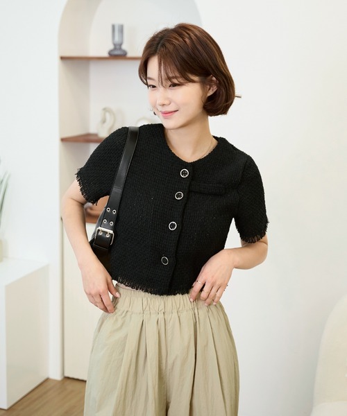 UNE MANSION（ユヌマンション）の「ノーカラータッセルツイードクロップドジャケット（ブルゾン・レディース・ブラック/ライトブルー・FREE）」の11枚目の写真