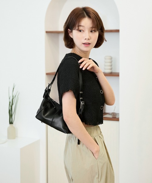 UNE MANSION（ユヌマンション）の「ノーカラータッセルツイードクロップドジャケット（ブルゾン・レディース・ブラック/ライトブルー・FREE）」の5枚目の写真