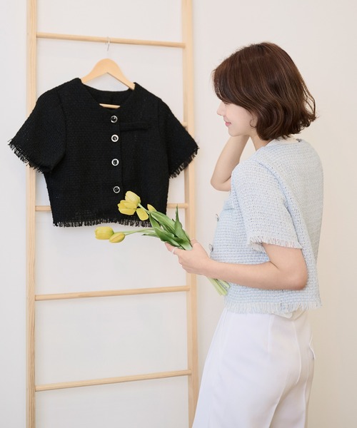 UNE MANSION（ユヌマンション）の「ノーカラータッセルツイードクロップドジャケット（ブルゾン・レディース・ブラック/ライトブルー・FREE）」の4枚目の写真