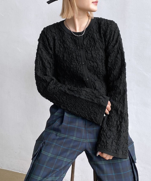 PAGEBOY(ページボーイ)の「3Dジャガードショートカーディガン(カーディガン/ボレロ・レディース・ブラック/ボルドー/オフホワイト・FREE)」の2枚目の写真