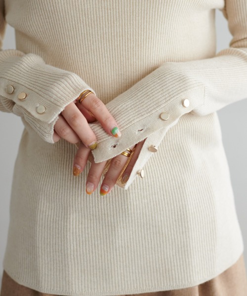 DISCOAT（ディスコート）の「【13色展開/多色買い◎/万能インナー】リブ袖口ボタンタートル《WEB限定》（ニット/セーター・レディース・グリーン系その他/ネイビー/オレンジ/ブラウン/レッド/アイボリー/ホワイト×ブラック/スカイブルー/ブラック/ブラック系その他/ブルー/ダークグリーン/グレー・FREE）」の14枚目の写真