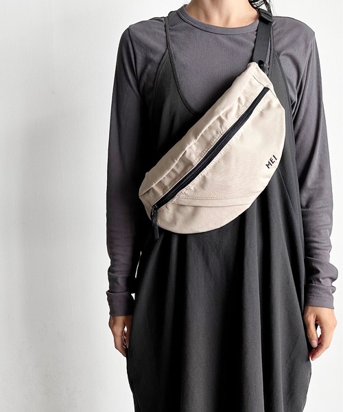 MEI（メイ）の「ST: MEI メイ  BOTTOMLINE ウエストバッグ（ボディバッグ/ウエストポーチ・レディース・ブラック/オリーブ/ベージュ/グレー/ブルー・FREE）」の15枚目の写真