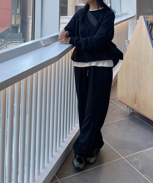 COLONY 2139(コロニートゥーワンスリーナイン)の「裏毛袖刺繍プルオーバー(スウェット・レディース・ネイビー/グレー/オフホワイト/ブラック/ブラウン・FREE)」の14枚目の写真