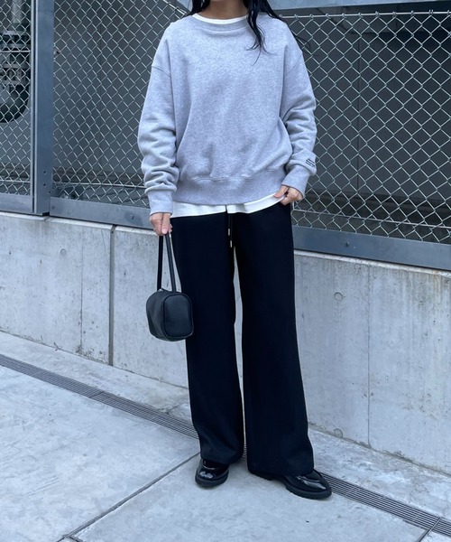 COLONY 2139(コロニートゥーワンスリーナイン)の「裏毛袖刺繍プルオーバー(スウェット・レディース・ネイビー/グレー/オフホワイト/ブラック/ブラウン・FREE)」の18枚目の写真