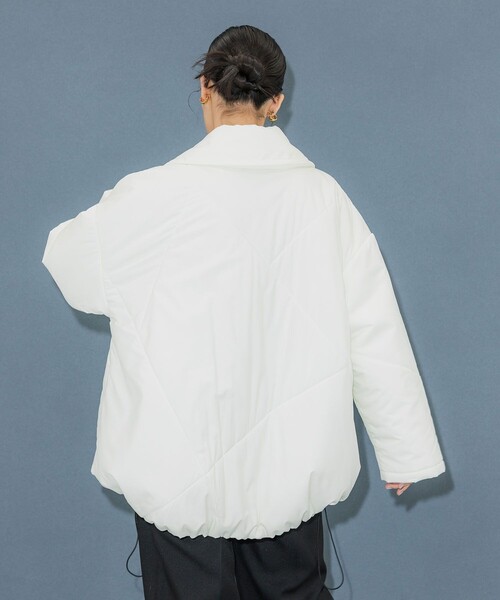 UNITED TOKYO（ユナイテッドトウキョウ）の「【WEB限定】アルテーションステッチコート｜防シワ/静電気防止/軽量/撥水加工中綿（ダウンジャケット/コート・レディース・ブラック/オフホワイト・1/2）」の20枚目の写真