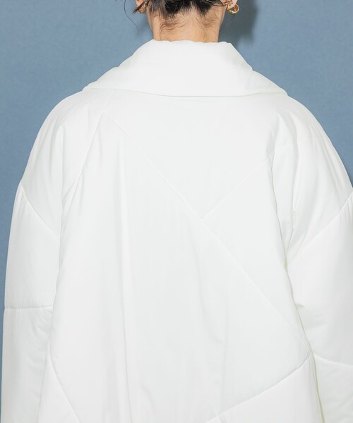 UNITED TOKYO（ユナイテッドトウキョウ）の「【WEB限定】アルテーションステッチコート｜防シワ/静電気防止/軽量/撥水加工中綿（ダウンジャケット/コート・レディース・ブラック/オフホワイト・1/2）」の21枚目の写真