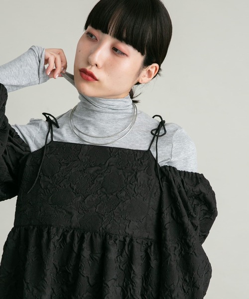 KBF（ケイビーエフ）の「タートルネックコンパクトカットソー（Tシャツ/カットソー・レディース・グレー/グリーン/オフホワイト・ONE）」の2枚目の写真