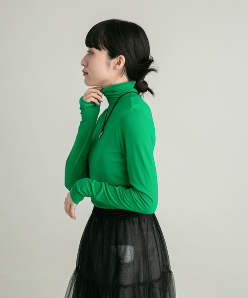 KBF（ケイビーエフ）の「タートルネックコンパクトカットソー（Tシャツ/カットソー・レディース・グレー/グリーン/オフホワイト・ONE）」の3枚目の写真