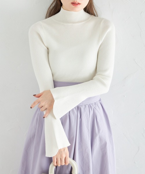 tocco closet(トッコ クローゼット)の「フレアスリーブハイネックリブニットプルオーバー(ニット/セーター・レディース・ライトブルー/オフホワイト/ピンク・M)」の2枚目の写真