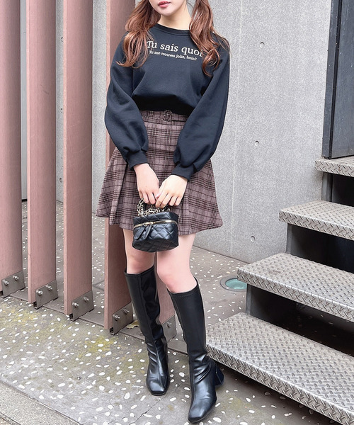 MIIA(ミーア)の「ロゴ刺繍ショート丈プルオーバー(Tシャツ/カットソー・レディース・ブラック/ピンク/オフホワイト・FREE)」の15枚目の写真