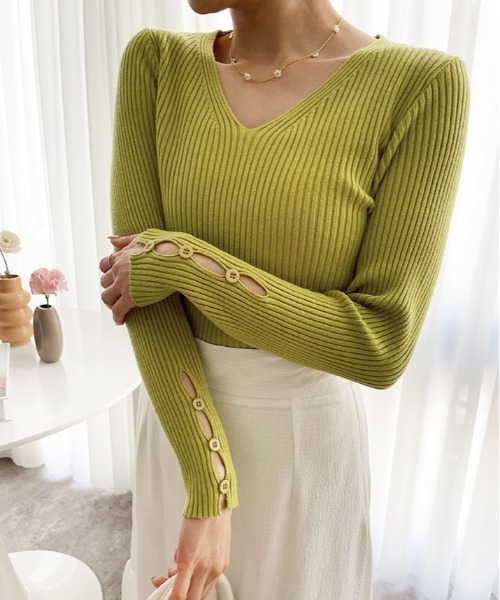 kirakiraShop(キラキラショップ)の「袖ボタン Vネック リブ ニット(ニット/セーター・レディース・ブラック/ベージュ/オフホワイト/オリーブ/グリーン・FREE)」の17枚目の写真