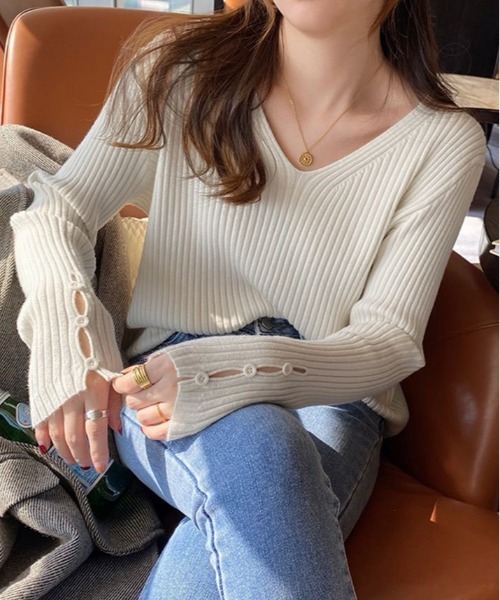 kirakiraShop(キラキラショップ)の「袖ボタン Vネック リブ ニット(ニット/セーター・レディース・ブラック/ベージュ/オフホワイト/オリーブ/グリーン・FREE)」の6枚目の写真