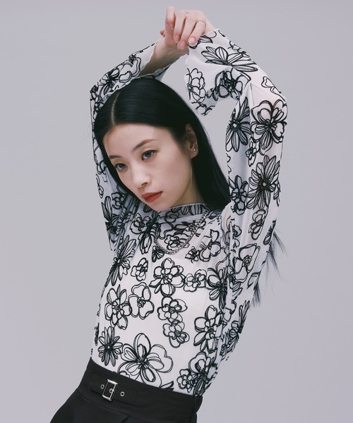 Ellno de Mavie(エルノデメヴィ)の「フロッキーフラワーラメチュールインナー(Tシャツ/カットソー・レディース・ブラック/オフホワイト・FREE)」の10枚目の写真