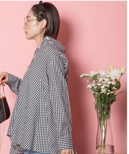 MHBG TOKYO(エムエイチビージートーキョー)の「ラッフルフレアロングシャツ(シャツ/ブラウス・レディース・ブラック×ホワイト/ネイビー×ホワイト/オフホワイト・FREE)」の15枚目の写真