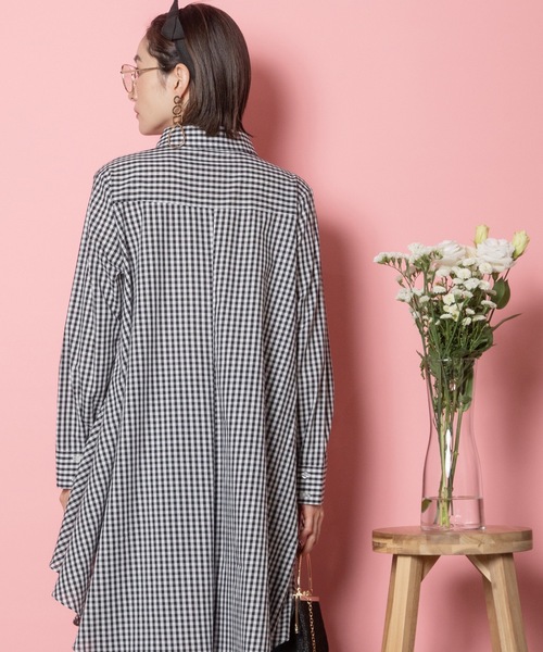 MHBG TOKYO(エムエイチビージートーキョー)の「ラッフルフレアロングシャツ(シャツ/ブラウス・レディース・ブラック×ホワイト/ネイビー×ホワイト/オフホワイト・FREE)」の16枚目の写真