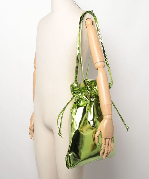 SPRUCE(スプルース)の「EM:SPRUCE ラパス巾着トート メタリックビッグトート メタリックシルバー メタリックゴールド メタリックブラック メタリックグリーン(ショルダーバッグ・レディース・ブラック/グリーン/シルバー/ゴールド・FREE)」の11枚目の写真