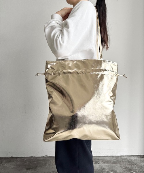 SPRUCE(スプルース)の「EM:SPRUCE ラパス巾着トート メタリックビッグトート メタリックシルバー メタリックゴールド メタリックブラック メタリックグリーン(ショルダーバッグ・レディース・ブラック/グリーン/シルバー/ゴールド・FREE)」の19枚目の写真