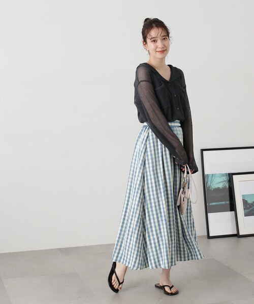 N.（N. Natural Beauty Basic）（エヌエヌナチュラルビューティーベーシック）の「◆針抜きシアー開襟ニットカーディガン（カーディガン/ボレロ・レディース・チャコールグレー/オフホワイト/ブルー・MEDIUM）」の13枚目の写真