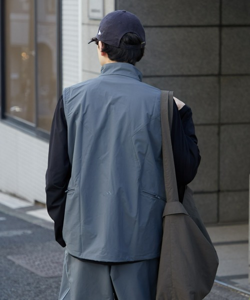 Franklin Climbing（フランクリンクライミング）の「【ENHANCE】ストレッチナイロンベスト《撥水》（ベスト・メンズ・グレー/ブラック・MEDIUM/LARGE）」の17枚目の写真