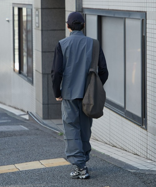 Franklin Climbing（フランクリンクライミング）の「【ENHANCE】ストレッチナイロンベスト《撥水》（ベスト・メンズ・グレー/ブラック・MEDIUM/LARGE）」の21枚目の写真