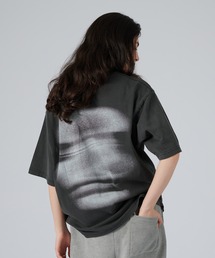 PIGMENT SPRAY DESIGN BACK PRINT T/ピグメントスプレーデザインバックプリントT