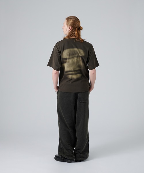 WISH FOR EVER(ウィッシュフォーエバー)の「PIGMENT SPRAY DESIGN BACK PRINT T/ピグメントスプレーデザインバックプリントT(Tシャツ/カットソー・メンズ・ブラウン/オフホワイト/チャコール・LARGE/MEDIUM)」の10枚目の写真