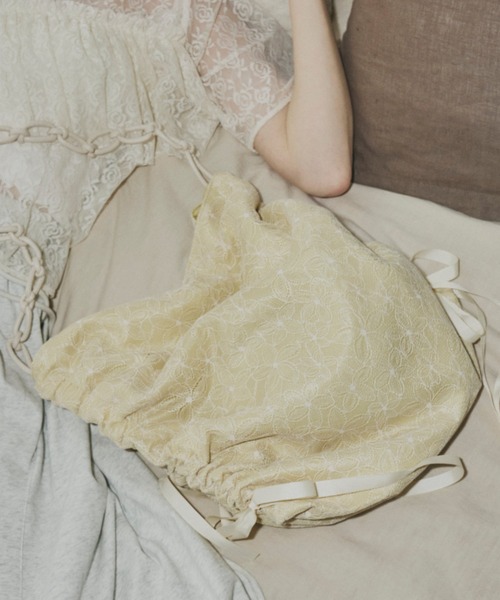 idem(イデム)の「bicolor lace drawstring bag/バイカラーレースドロストバッグ(ショルダーバッグ・レディース・ブルー/クリーム/レッド・FREE)」の2枚目の写真