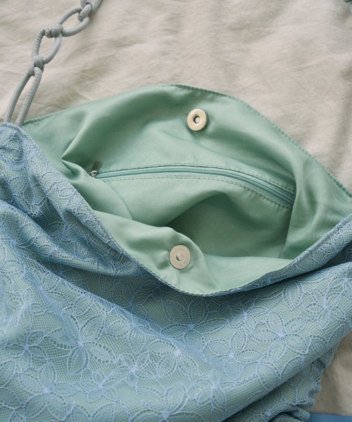 idem(イデム)の「bicolor lace drawstring bag/バイカラーレースドロストバッグ(ショルダーバッグ・レディース・ブルー/クリーム/レッド・FREE)」の10枚目の写真
