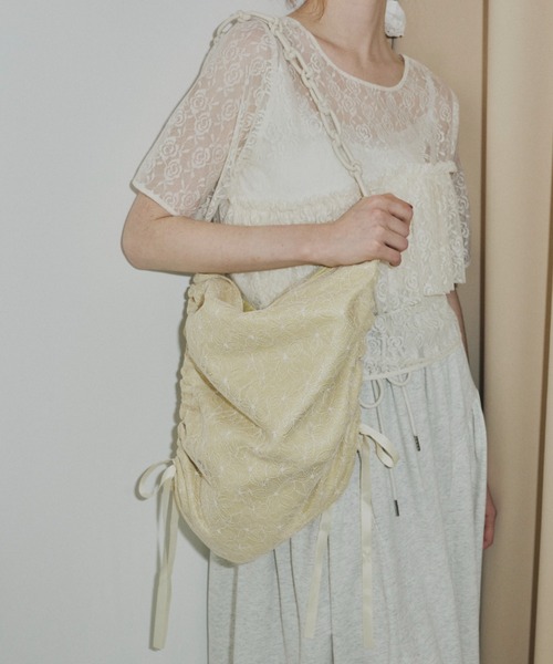 idem(イデム)の「bicolor lace drawstring bag/バイカラーレースドロストバッグ(ショルダーバッグ・レディース・ブルー/クリーム/レッド・FREE)」の6枚目の写真