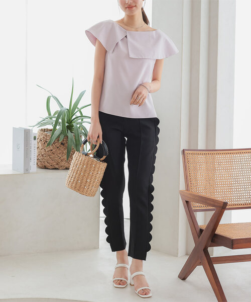 KOBE LETTUCE(コウベレタス)の「肩紐隠しテープ付きオフショルケープブラウス(シャツ/ブラウス・レディース・オフホワイト/ラベンダー/ブラック/サックスブルー/ホワイト×ブラック/ストライプ・FREE)」の6枚目の写真