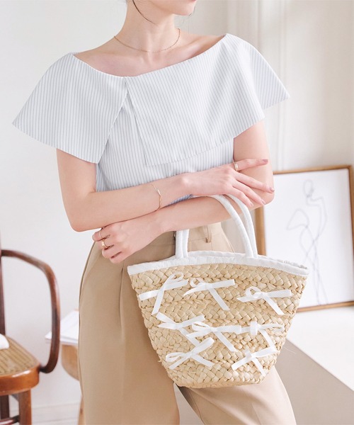 KOBE LETTUCE(コウベレタス)の「肩紐隠しテープ付きオフショルケープブラウス(シャツ/ブラウス・レディース・オフホワイト/ラベンダー/ブラック/サックスブルー/ホワイト×ブラック/ストライプ・FREE)」の20枚目の写真