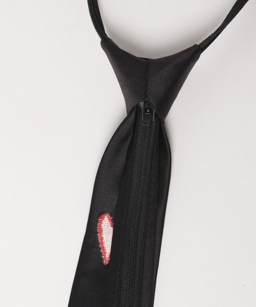 Anui（アニュイ）の「【UNISEX/あやせりんてコラボ】ハートエンブロネクタイ（ネクタイ・レディース・ブラック・FREE）」の4枚目の写真